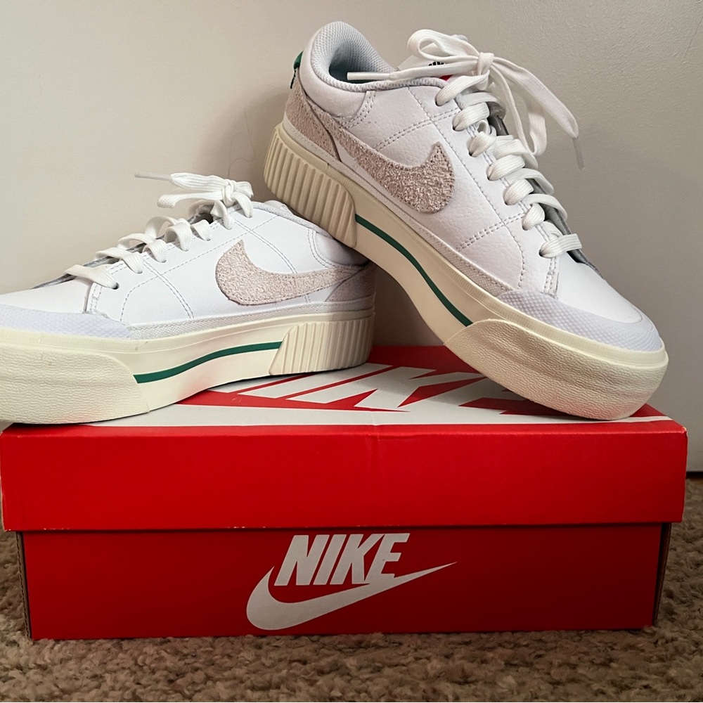 Nike women’s court legacy lift size 6.5 white green yellow